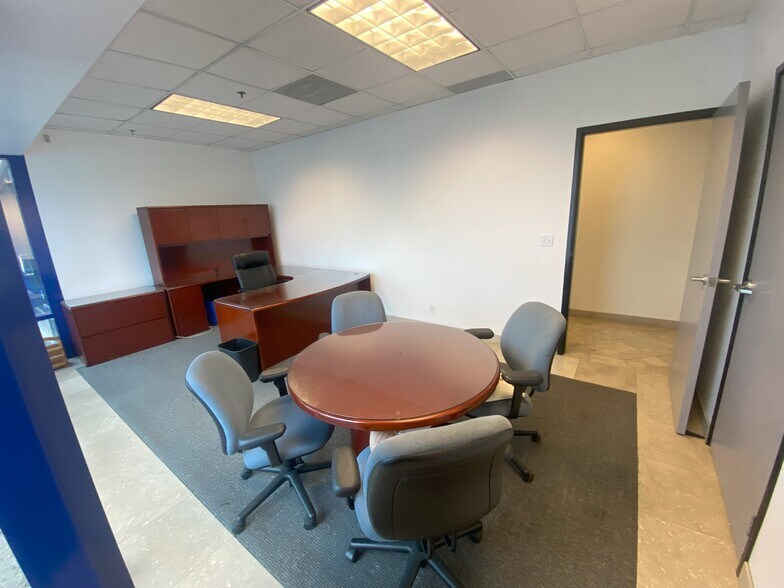 More Photos Of 17892- B Gothard St, Huntington Beach Manufacturing For Lease