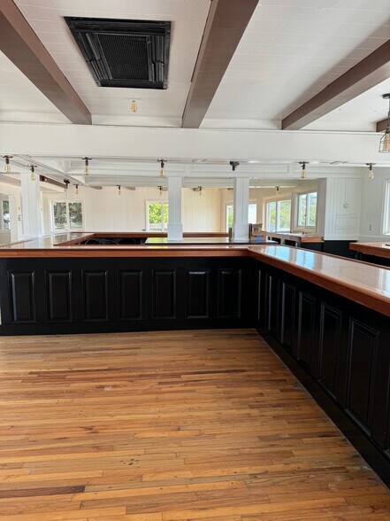 More Photos Of 2095 Montauk Hwy, Amagansett Restaurant For Lease