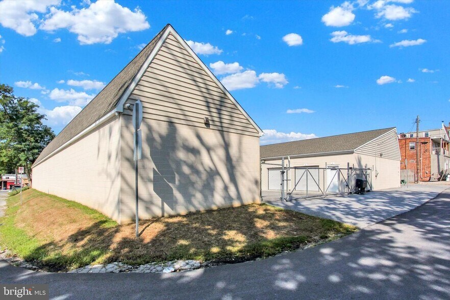 More Photos Of 370 Sheridan st, York Specialty For Sale