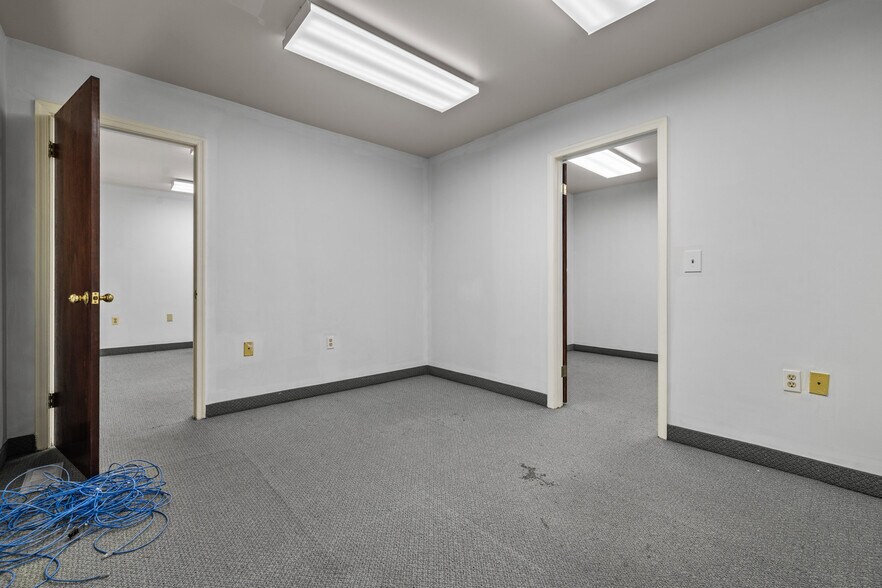 More Photos Of 5875-5881 Allentown Rd, Suitland Office For Sale