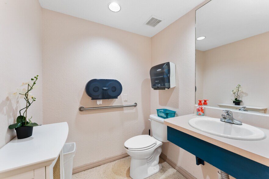 More Photos Of 3820 Tampa Rd, Palm Harbor Medical For Lease