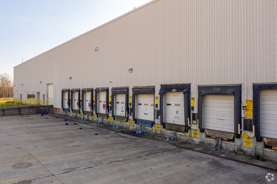 More Photos Of 791 Freight Blvd, Lexington Warehouse For Lease