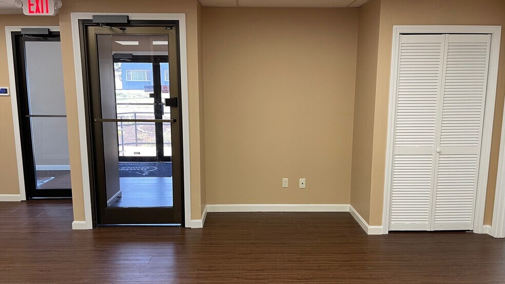 More Photos Of 120 Lavan St, Warwick Office For Lease