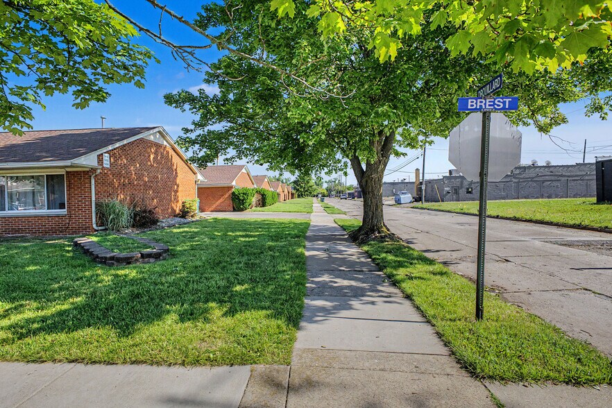 More Photos Of 4222 Drouillard St, Lincoln Park Apartments For Sale