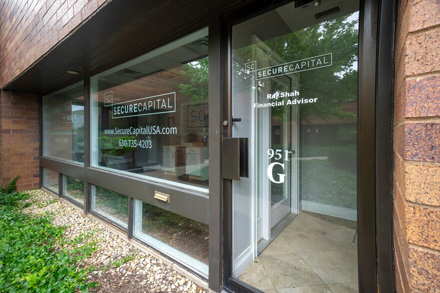 More Photos Of 951 N Plum Grove Rd, Schaumburg Office For Lease
