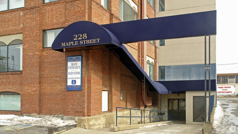 More Photos Of 228 Maple St, Manchester Office For Sale