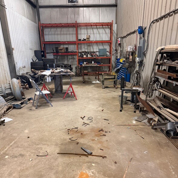 More Photos Of 4418 51 Av, Redwater Warehouse For Sale