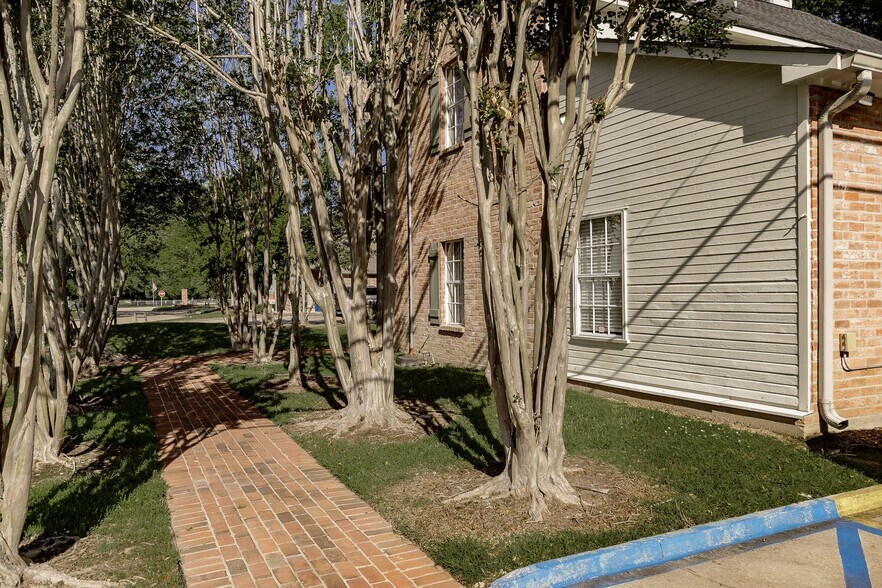 More Photos Of 673 E Airport Ave, Baton Rouge Office Residential For Sale