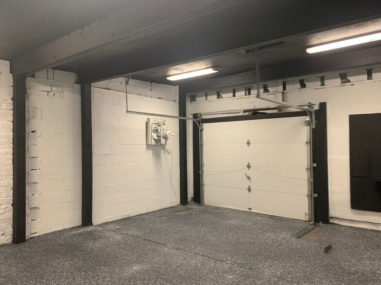 More Photos Of 701 E McMillan St, Cincinnati Auto Repair For Sale