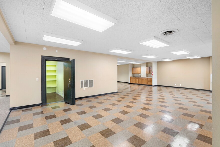 More Photos Of 305 NE Russell St, Portland Light Manufacturing For Sale