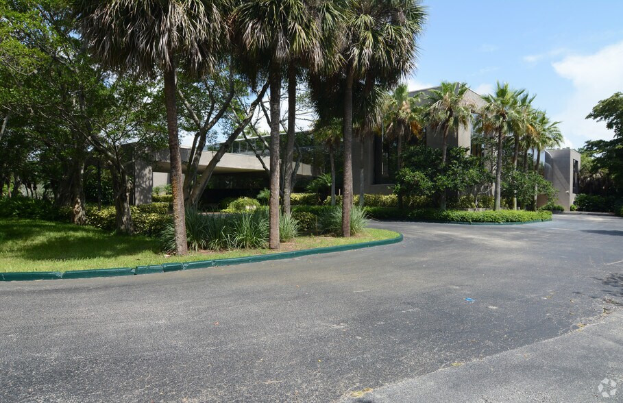 More Photos Of 5801 Congress Ave, Boca Raton Flex For Sale