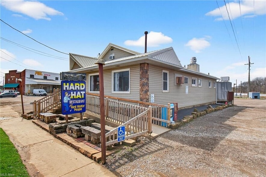 Primary Photo Of 845 Spruce St, Wooster Restaurant For Sale