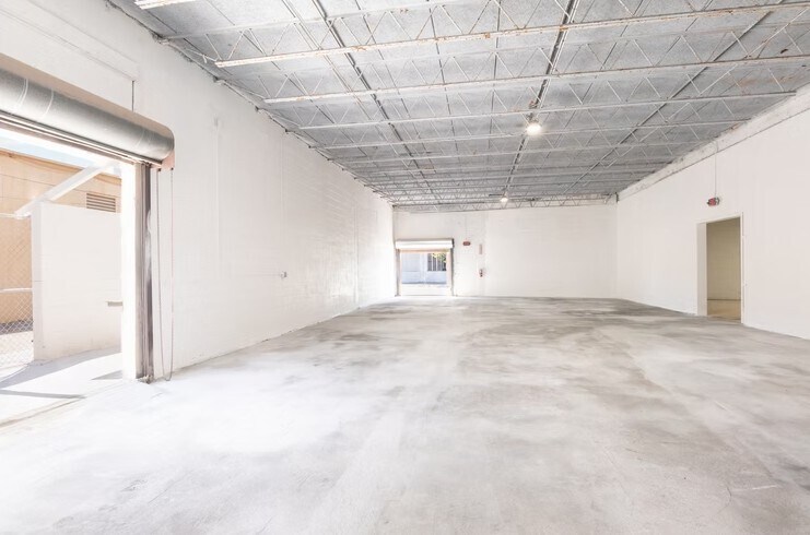 More Photos Of 610 NE 29th St, Pompano Beach Warehouse For Lease