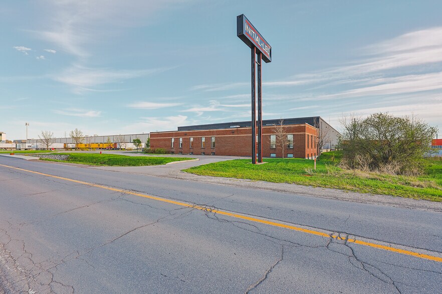 More Photos Of 1280 Rue Nobel, Boucherville Manufacturing For Lease