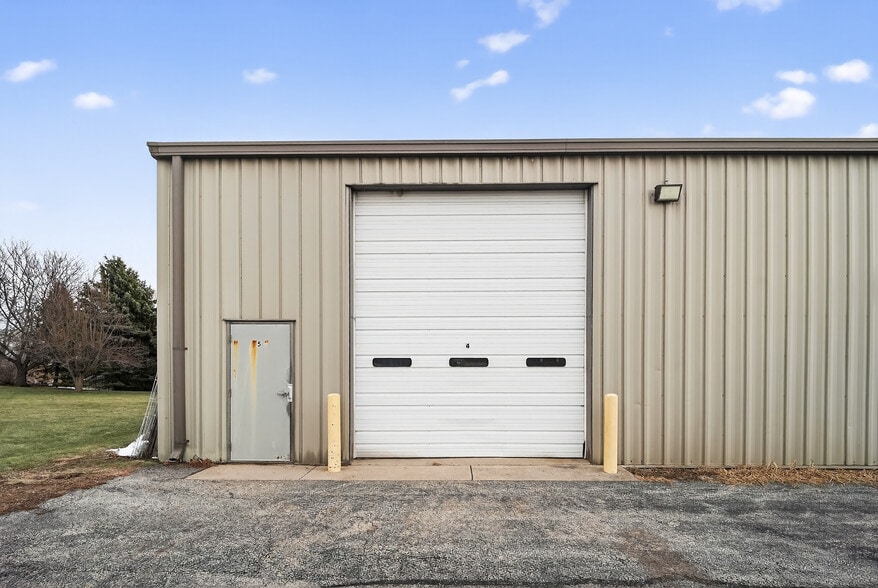 More Photos Of 808 Hicks Dr, Elburn Industrial For Sale