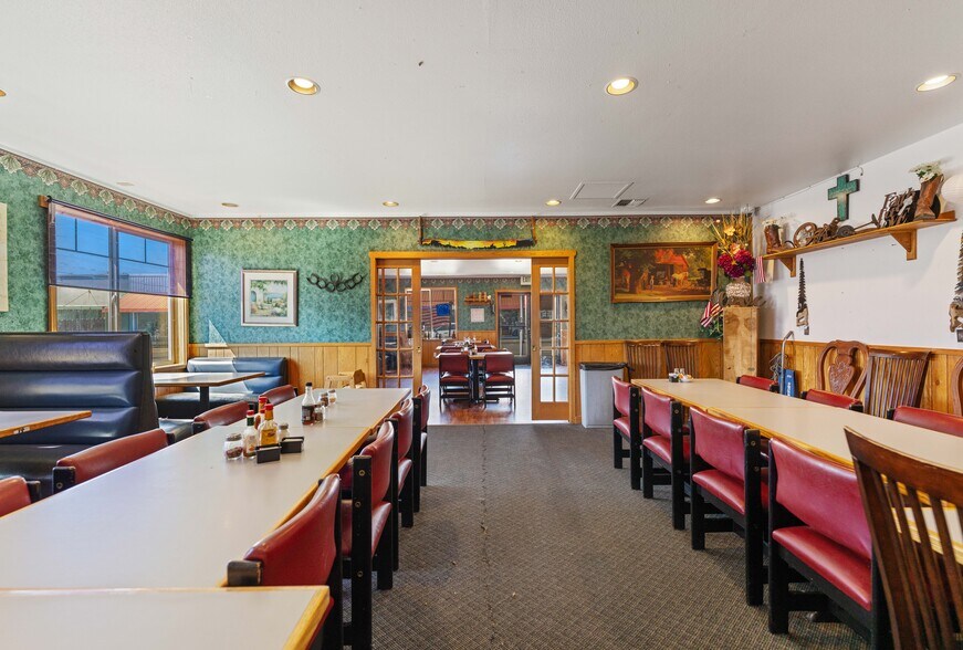 More Photos Of 29 W 1st St, Coquille Restaurant For Sale