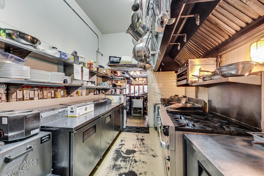 More Photos Of 2723 N Halsted St, Chicago Bar For Sale