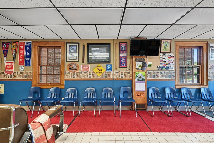 More Photos Of 253 W Monroe St, Bangor General Retail For Sale