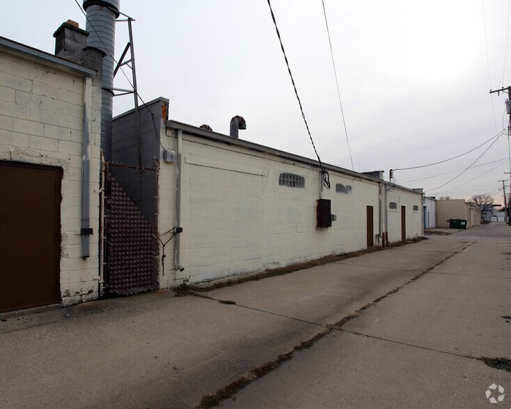 More Photos Of 22813 Dequindre Rd, Hazel Park Warehouse For Sale