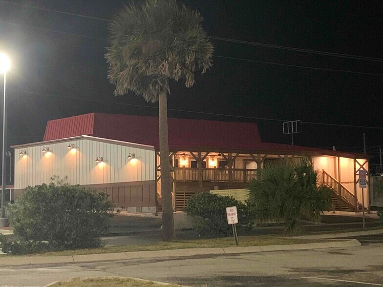 More Photos Of 219 Myrtle Ave, Carolina Beach Restaurant For Lease