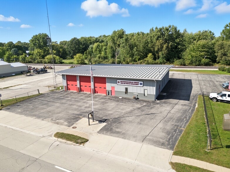 More Photos Of 513 E Saginaw St, Breckenridge Warehouse For Sale