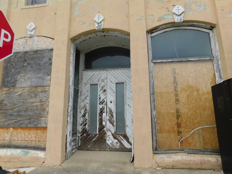 More Photos Of 101 E Main St, Silver Lake Industrial For Sale