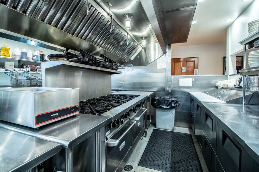 More Photos Of 27 Western Ave, Kennebunk Restaurant For Sale