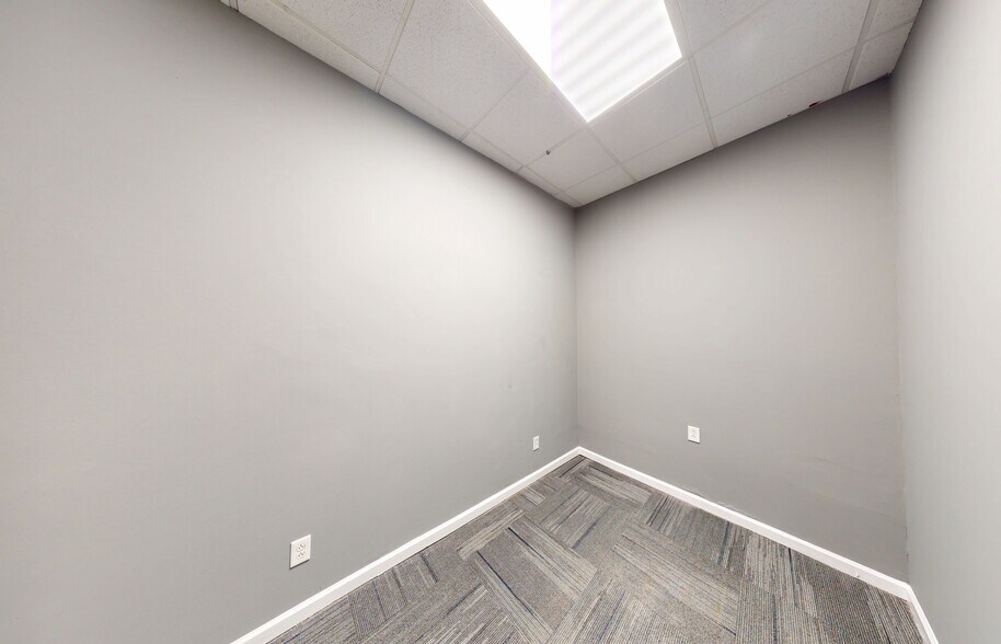 More Photos Of 116 3rd Ave, Radford Office For Lease