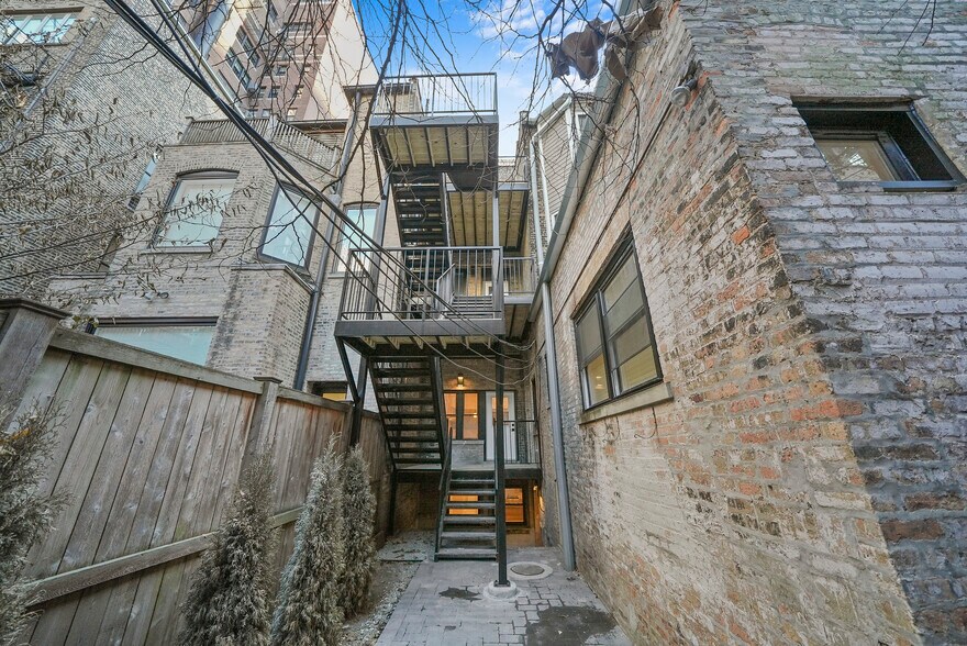 More Photos Of 64 E Cedar St, Chicago Apartments For Sale