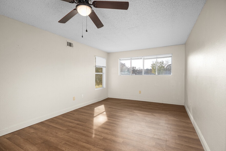 More Photos Of 401 N Cumberland Ave, Russellville Apartments For Sale