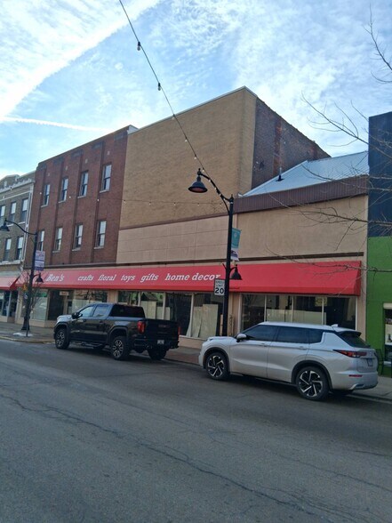 More Photos Of 108-112 E Main St, Belleville General Retail For Sale