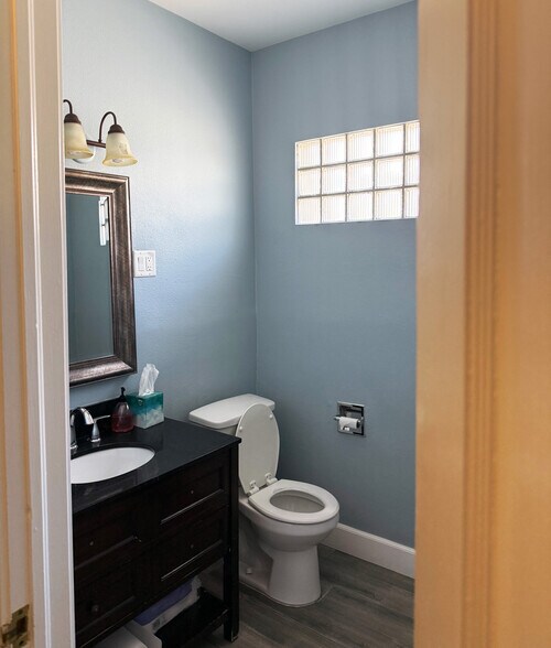 More Photos Of 818 E Charleston Blvd, Las Vegas Office For Sale