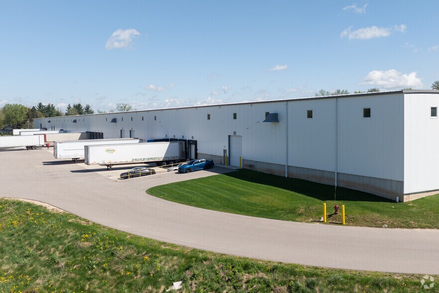More Photos Of 3501 Fruit Ridge, Walker Manufacturing For Lease