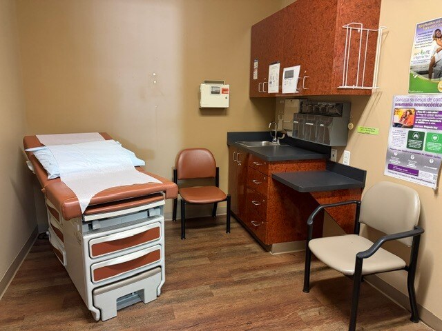 More Photos Of 8861 Davis Blvd, Keller Medical For Lease