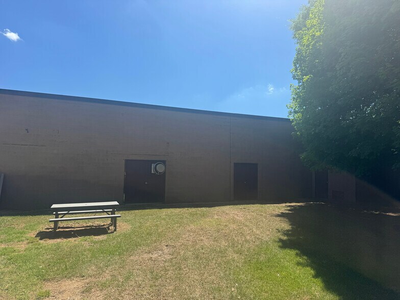 More Photos Of 550 Commerce Park Dr SE, Marietta Light Distribution For Sale