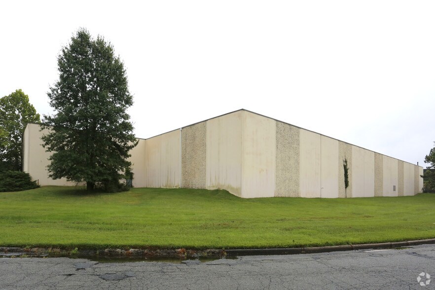 More Photos Of 10 Progress St, Edison Warehouse For Lease