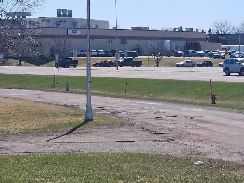 More Photos Of 1955 1st Ave N, Windom Hotel For Sale