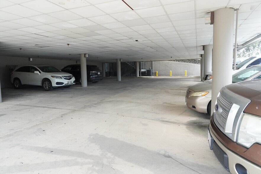 More Photos Of 12501 Judson Rd, San Antonio Medical For Lease