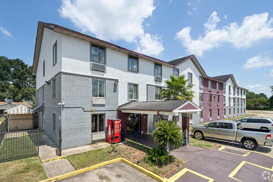 More Photos Of 2224 NE Evangeline Trwy, Lafayette Hotel For Sale