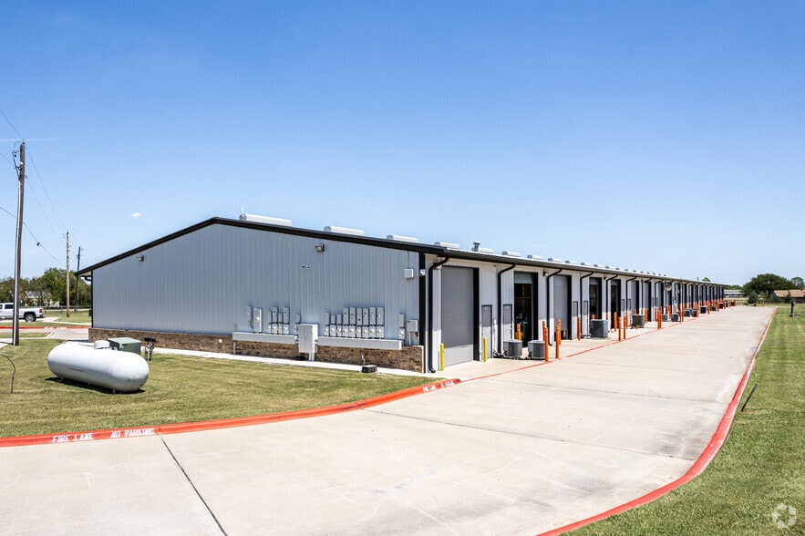 More Photos Of 2126 Hamilton Rd, Argyle Light Distribution For Lease