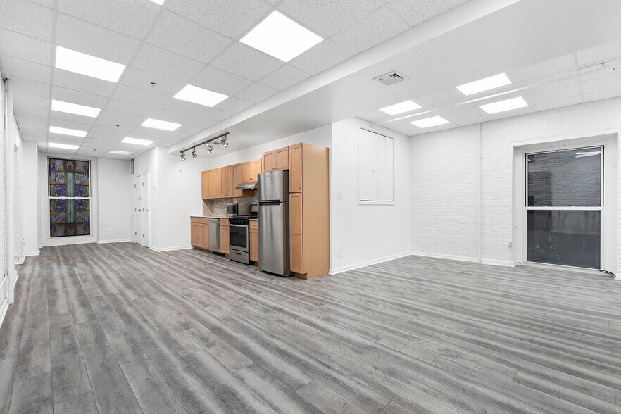 More Photos Of 447 W 36th St, New York Loft Creative Space For Sale