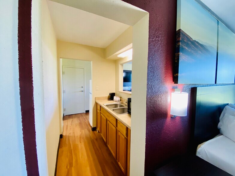 More Photos Of 484 Moody Dr, Maysville Hotel For Sale