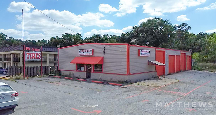 Primary Photo Of 2035 N Expressway, Griffin Auto Repair For Lease