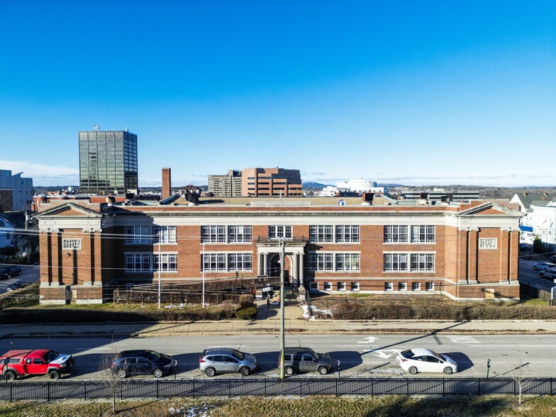 More Photos Of 470 Pine St, Manchester Schools For Sale