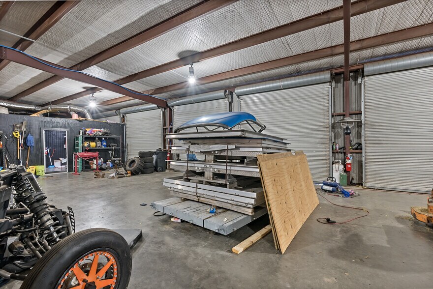 More Photos Of 9259 Hwy 290 E Hwy, Chappell Hill Auto Repair For Sale