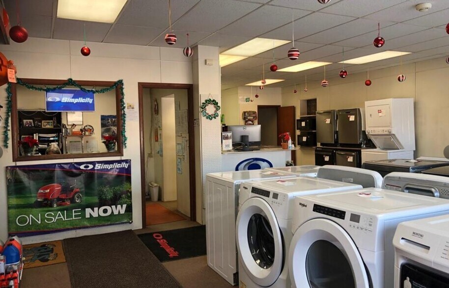 More Photos Of 600 Superior Ave, Randall Showroom For Sale