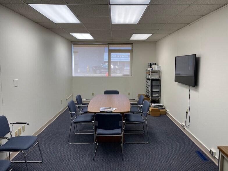 More Photos Of 3060 Madison Ave SE, Grand Rapids Service For Lease