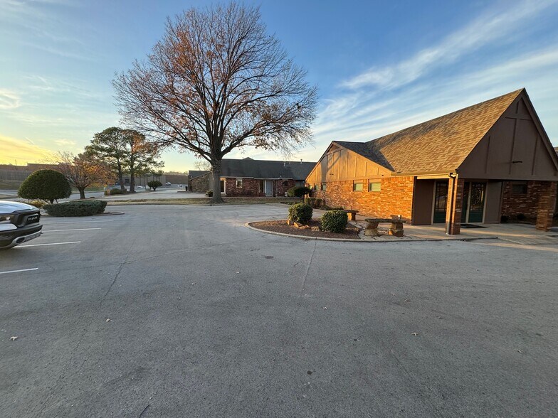 More Photos Of 6964 S 69th East Ave, Tulsa Medical For Sale