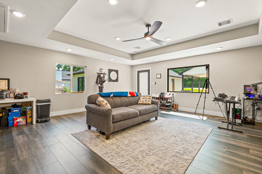 More Photos Of 5110 Treaschwig Rd, Spring Specialty For Sale