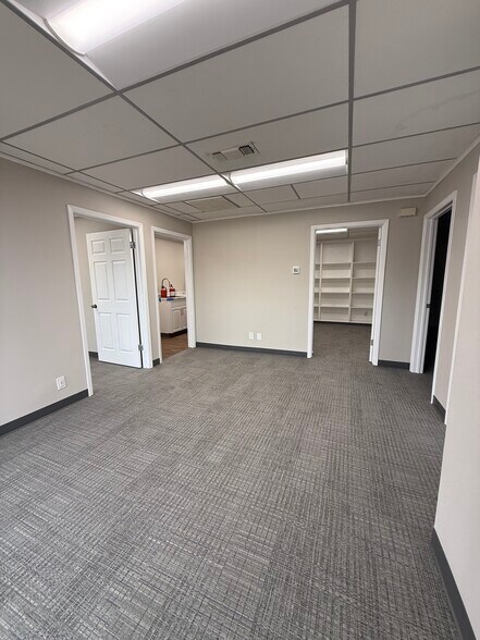 More Photos Of 1018 W Main St, Arlington Medical For Lease